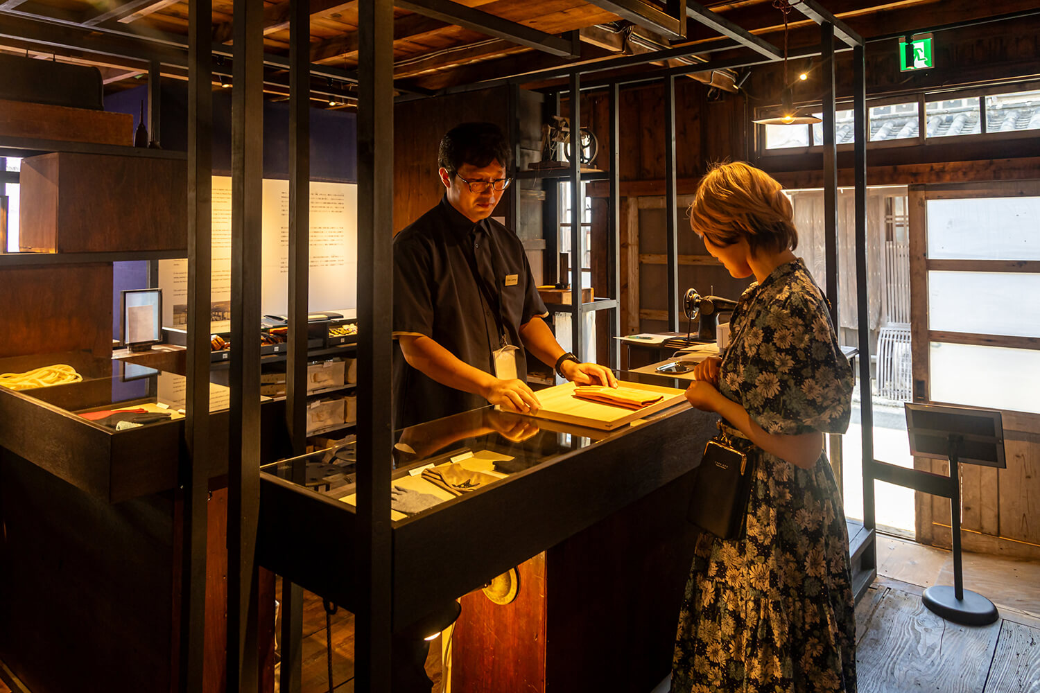 レオニート・チシコフ「みんなの手　月まで届く手袋を編もう！」
Photo: Shintaro Miyawaki