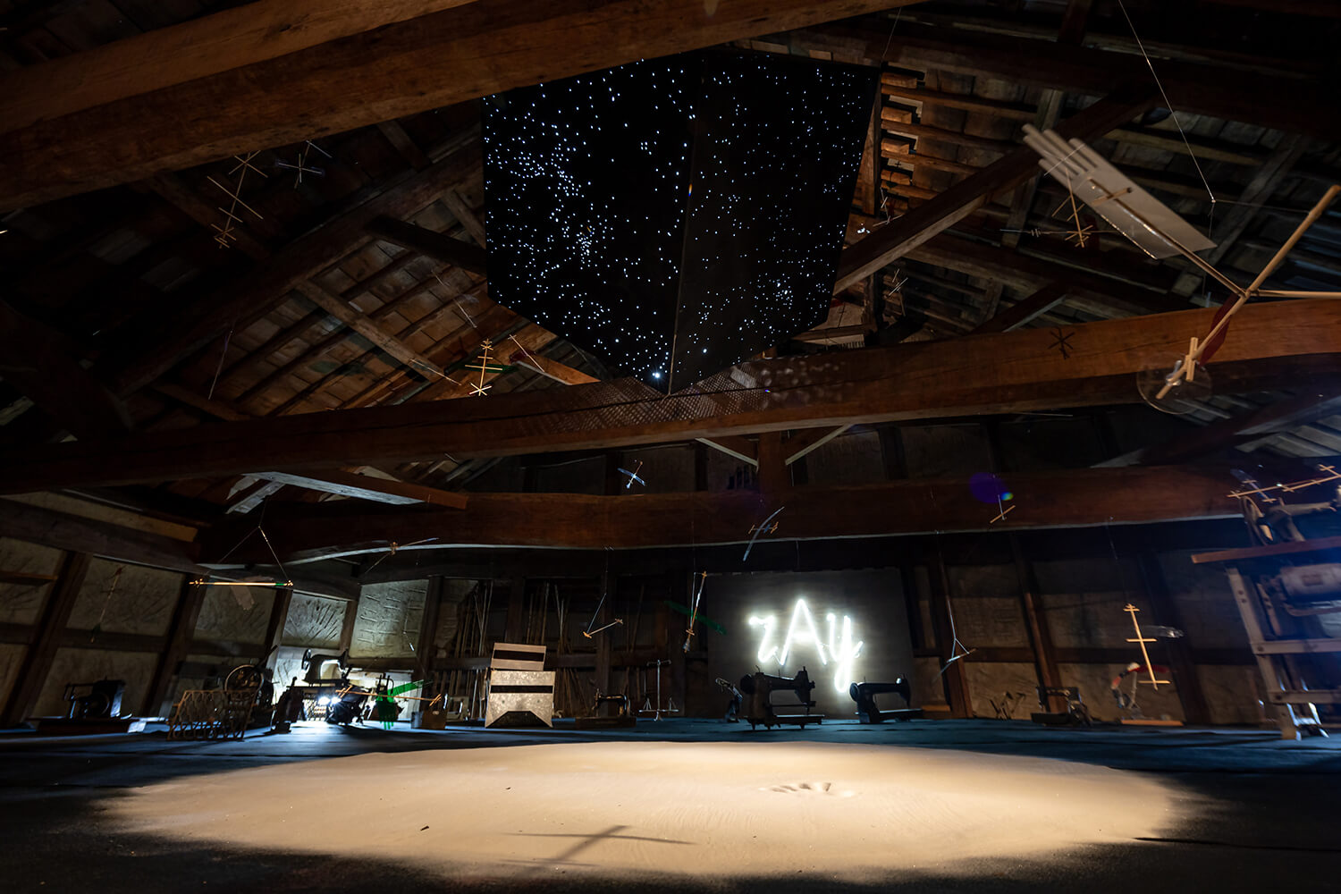 レオニート・チシコフ「みんなの手　月まで届く手袋を編もう！」
Photo: Shintaro Miyawaki